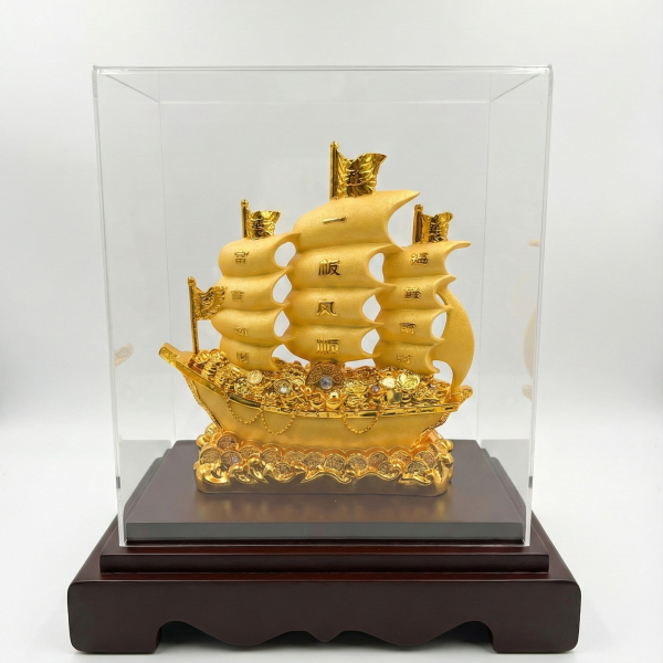 Thuyền vàng  chất liệu cát vàng có hộp kính